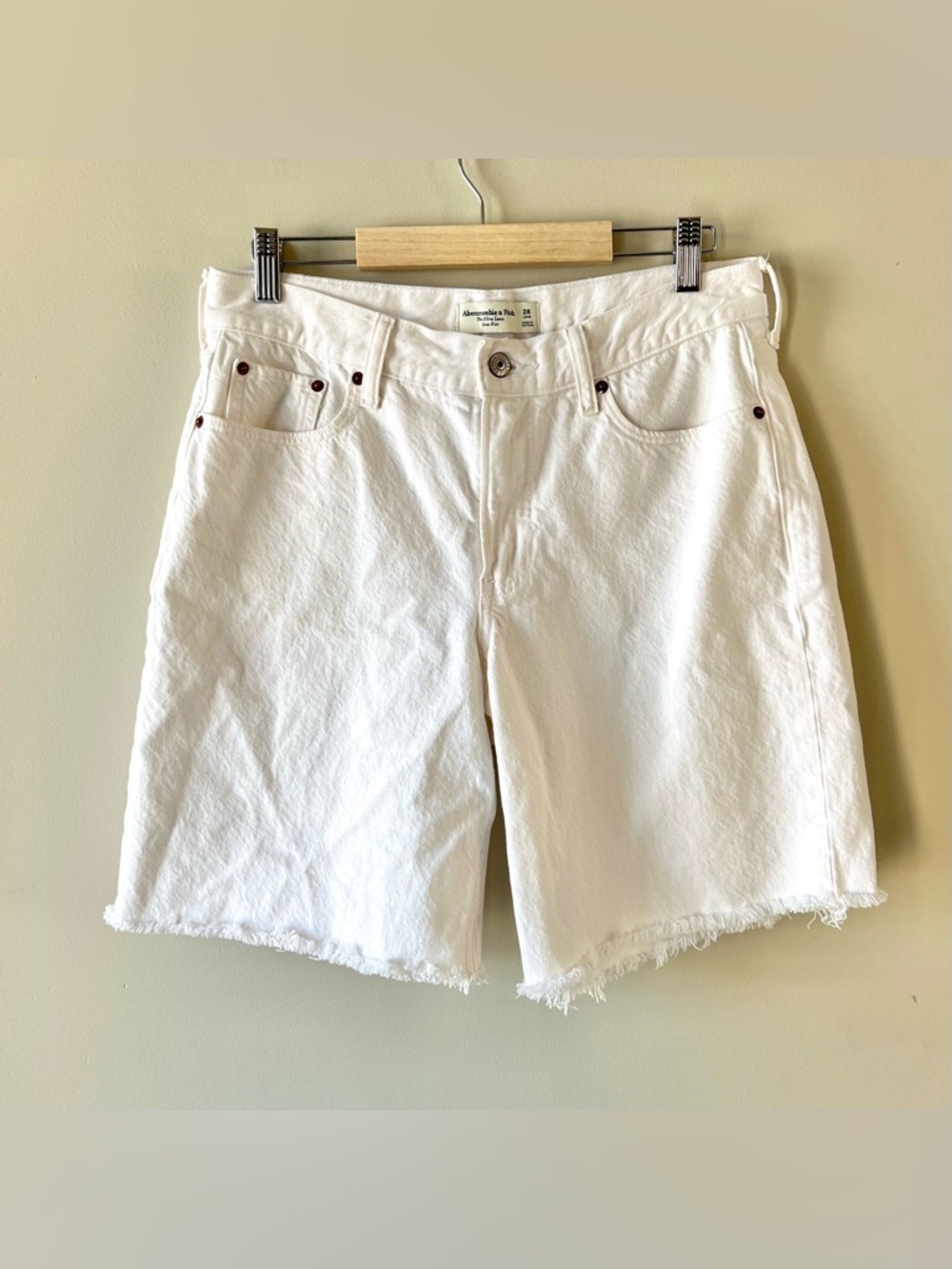 Abercrombie & Fitch White Denim Ultra Loose Low Rise Shorts SZ 28 Long -Jorts